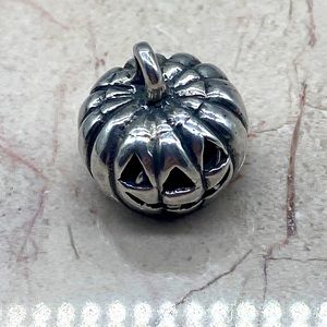 Vintage Bart Pass sterling silver bell 🛎️ pendant in a Halloween 🎃 motif 😁